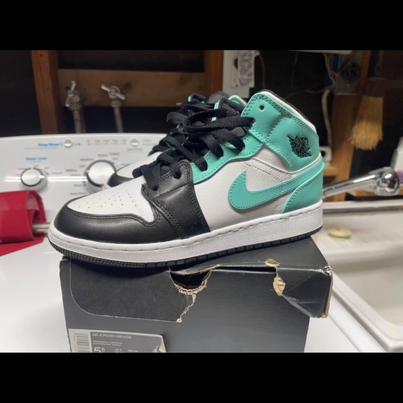 Air Jordans - Picture 2 of 3